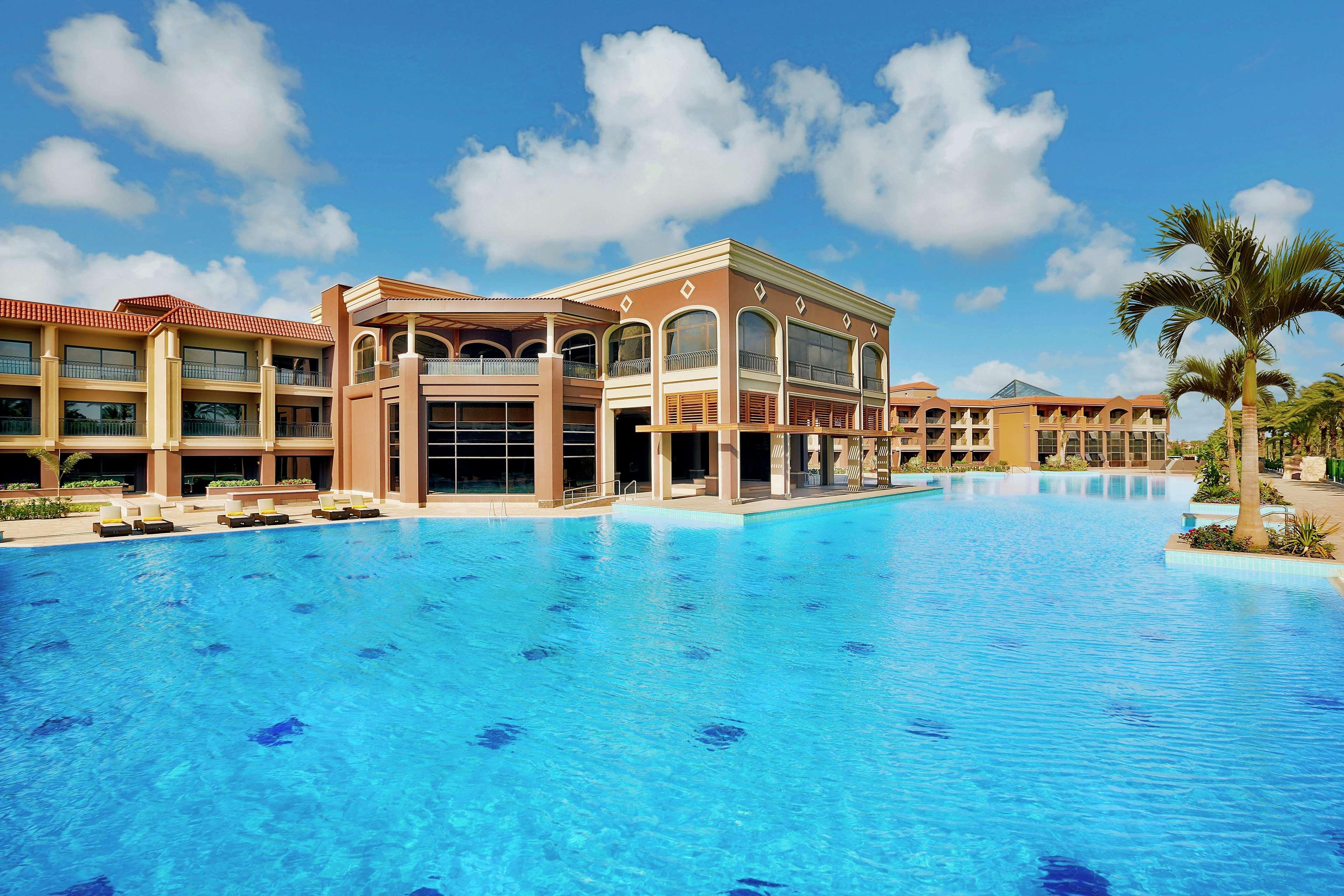 Hilton Alexandria King'S Ranch Hotel King Mariout Exterior photo The resort's main pool