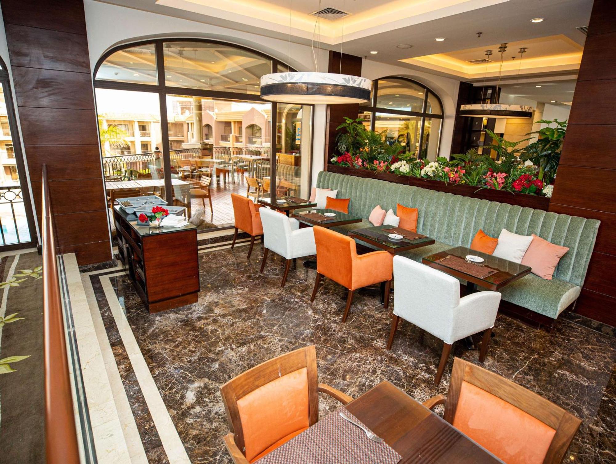 Hilton Alexandria King'S Ranch Hotel King Mariout Exterior photo The lobby lounge