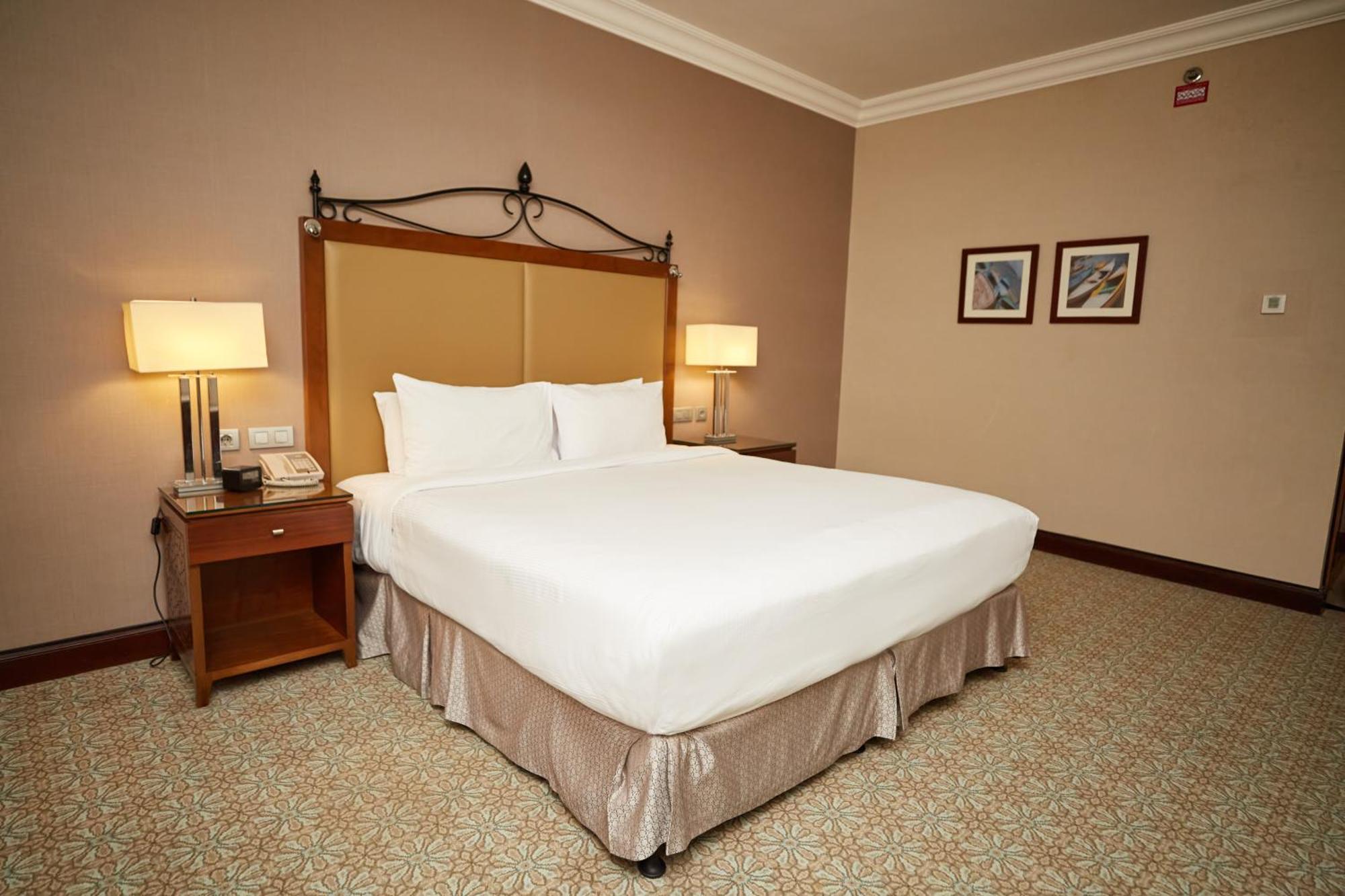 Hilton Alexandria King'S Ranch Hotel King Mariout Exterior photo A guest room at the hotel