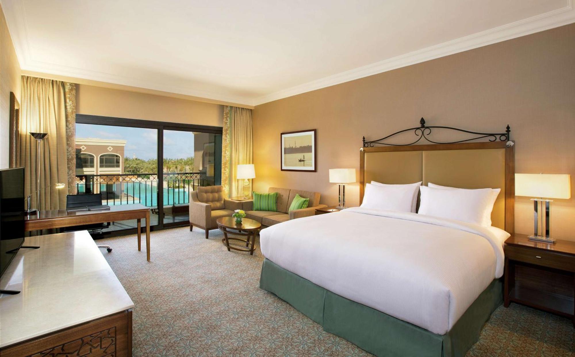 Hilton Alexandria King'S Ranch Hotel King Mariout Exterior photo A guest room at Hilton La Jolla