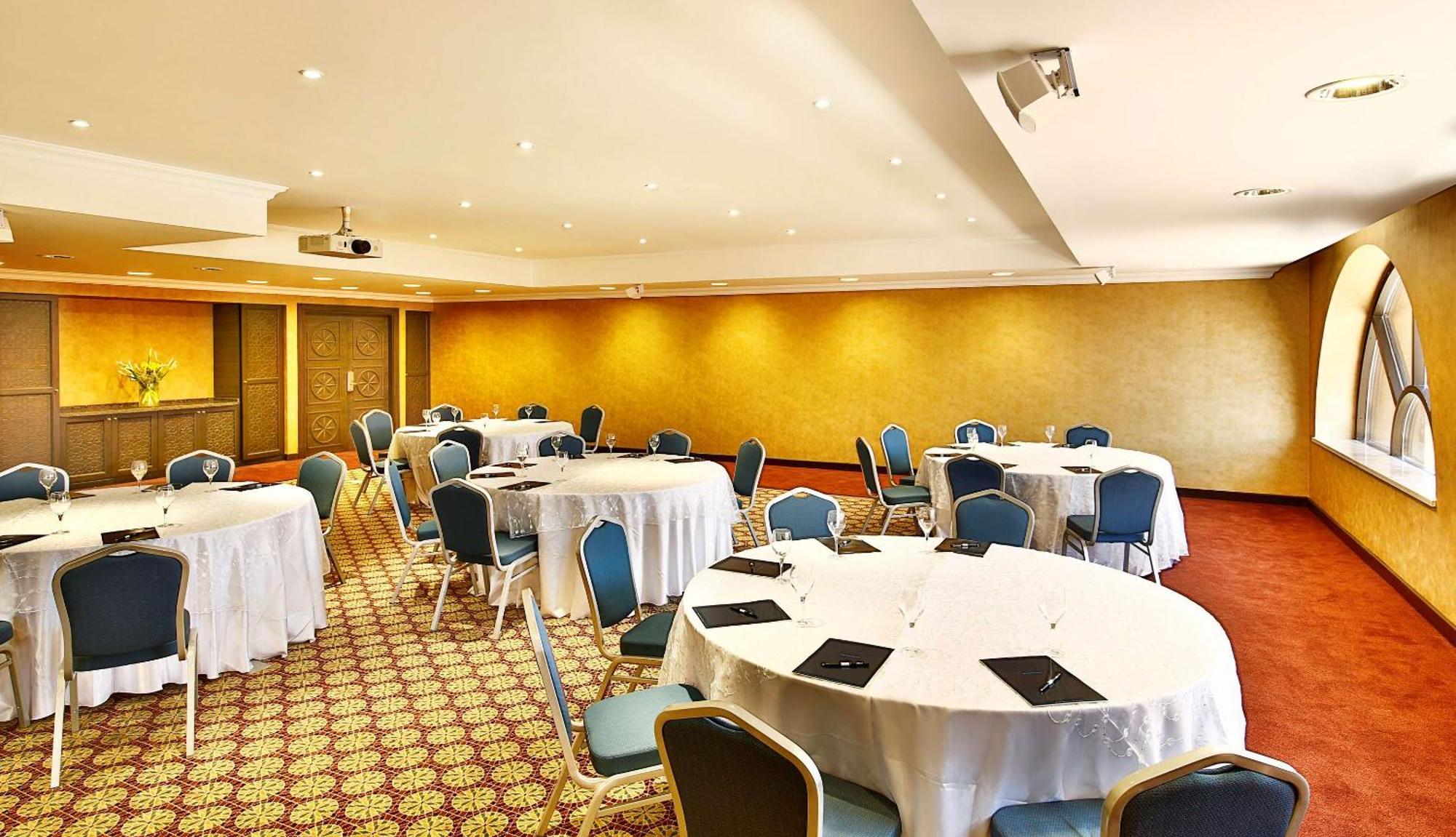 Hilton Alexandria King'S Ranch Hotel King Mariout Exterior photo The meeting room