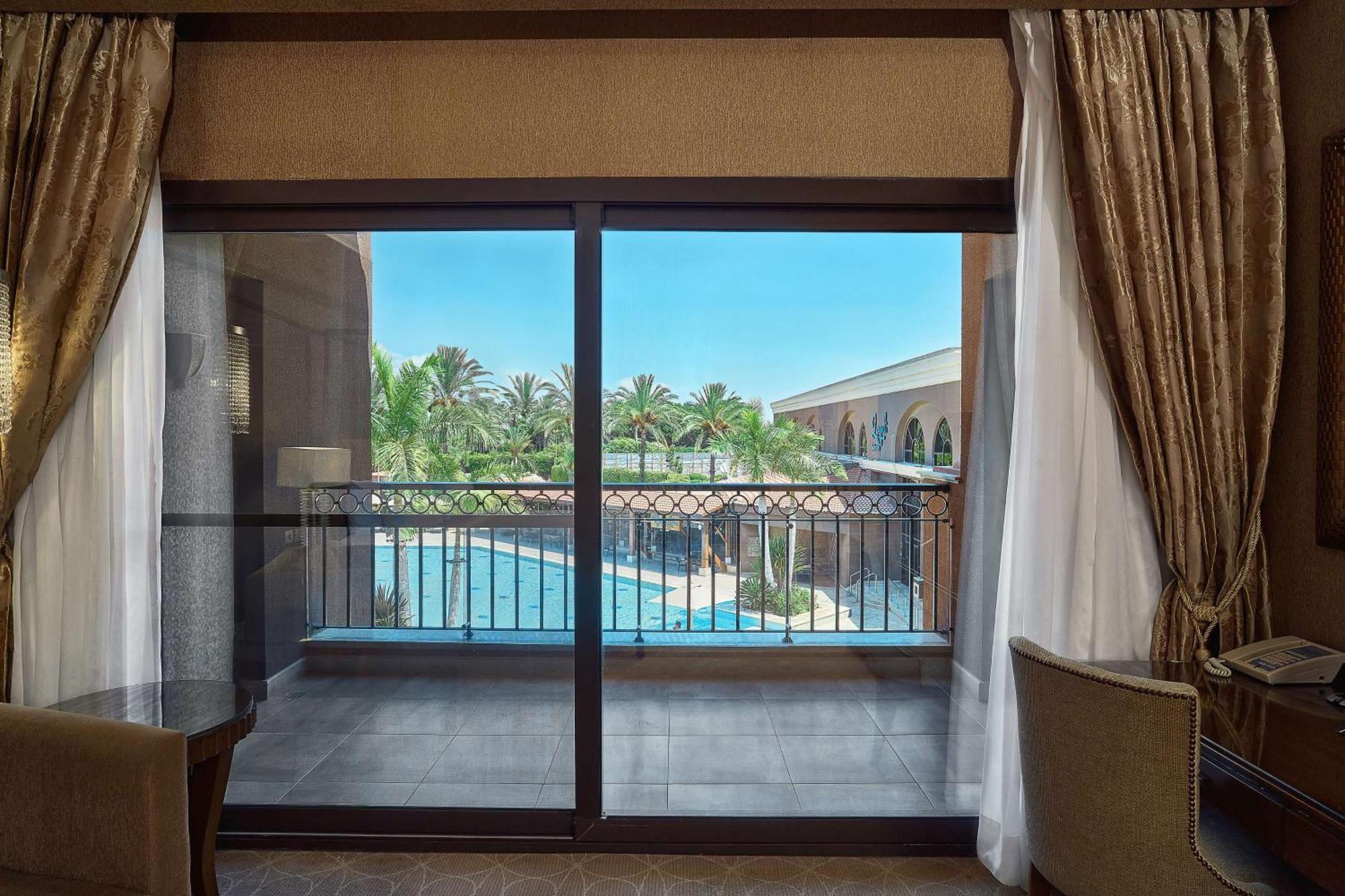 Hilton Alexandria King'S Ranch Hotel King Mariout Exterior photo A sliding door