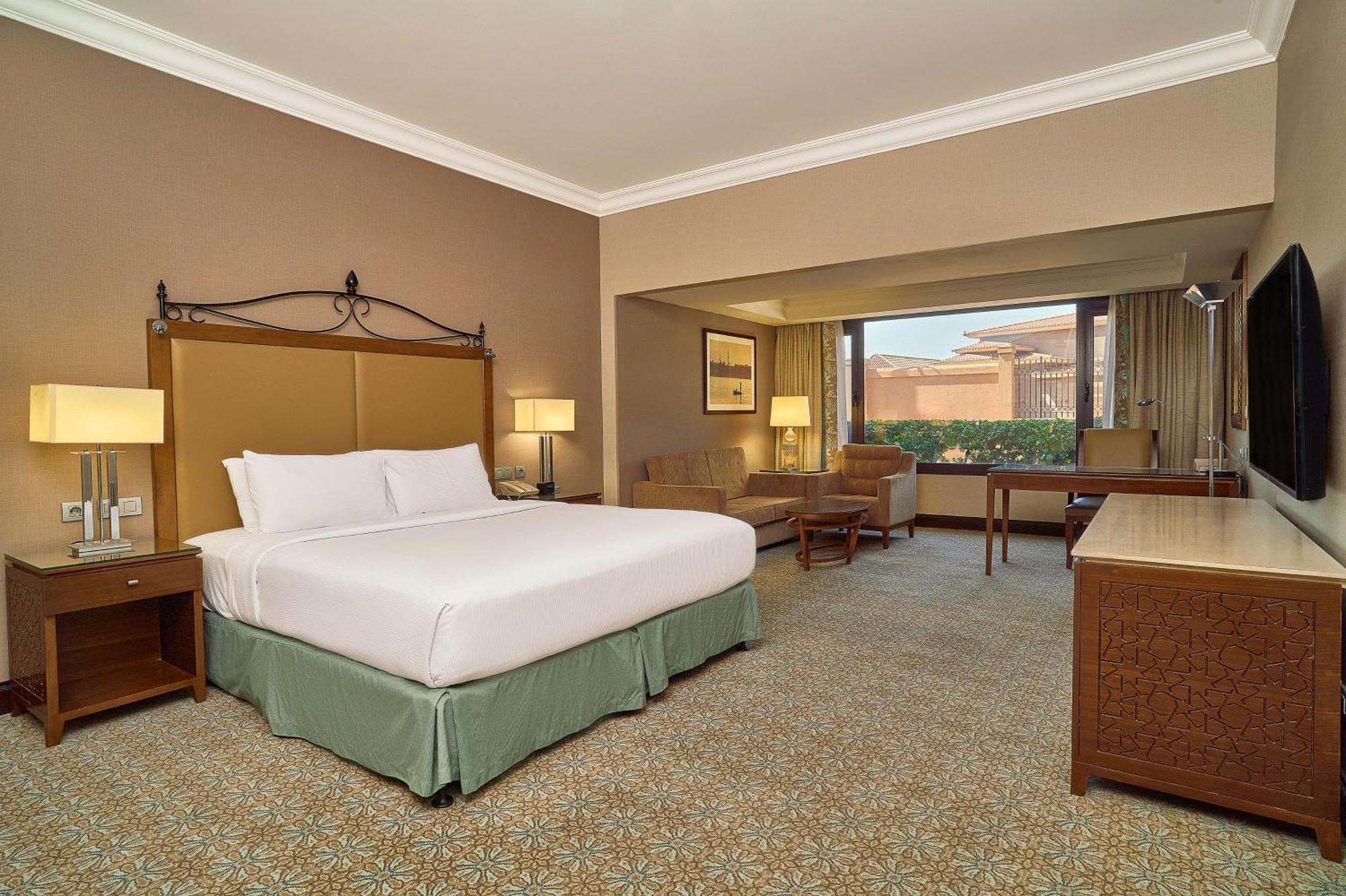 Hilton Alexandria King'S Ranch Hotel King Mariout Exterior photo A room at the Hilton Rome