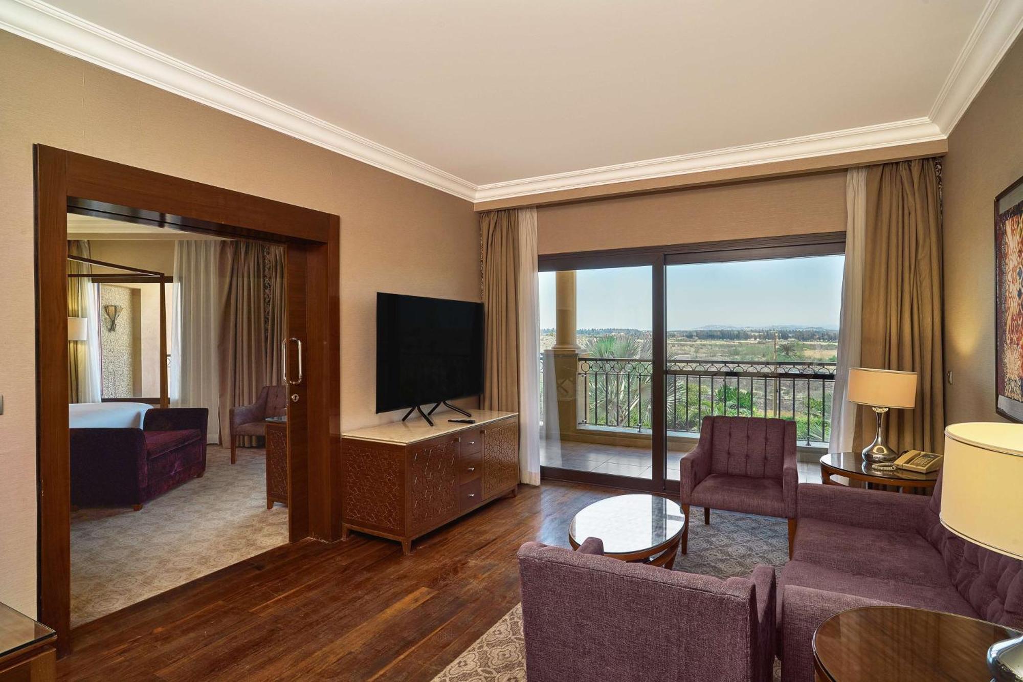 Hilton Alexandria King'S Ranch Hotel King Mariout Exterior photo Suite at the Taj Bengal
