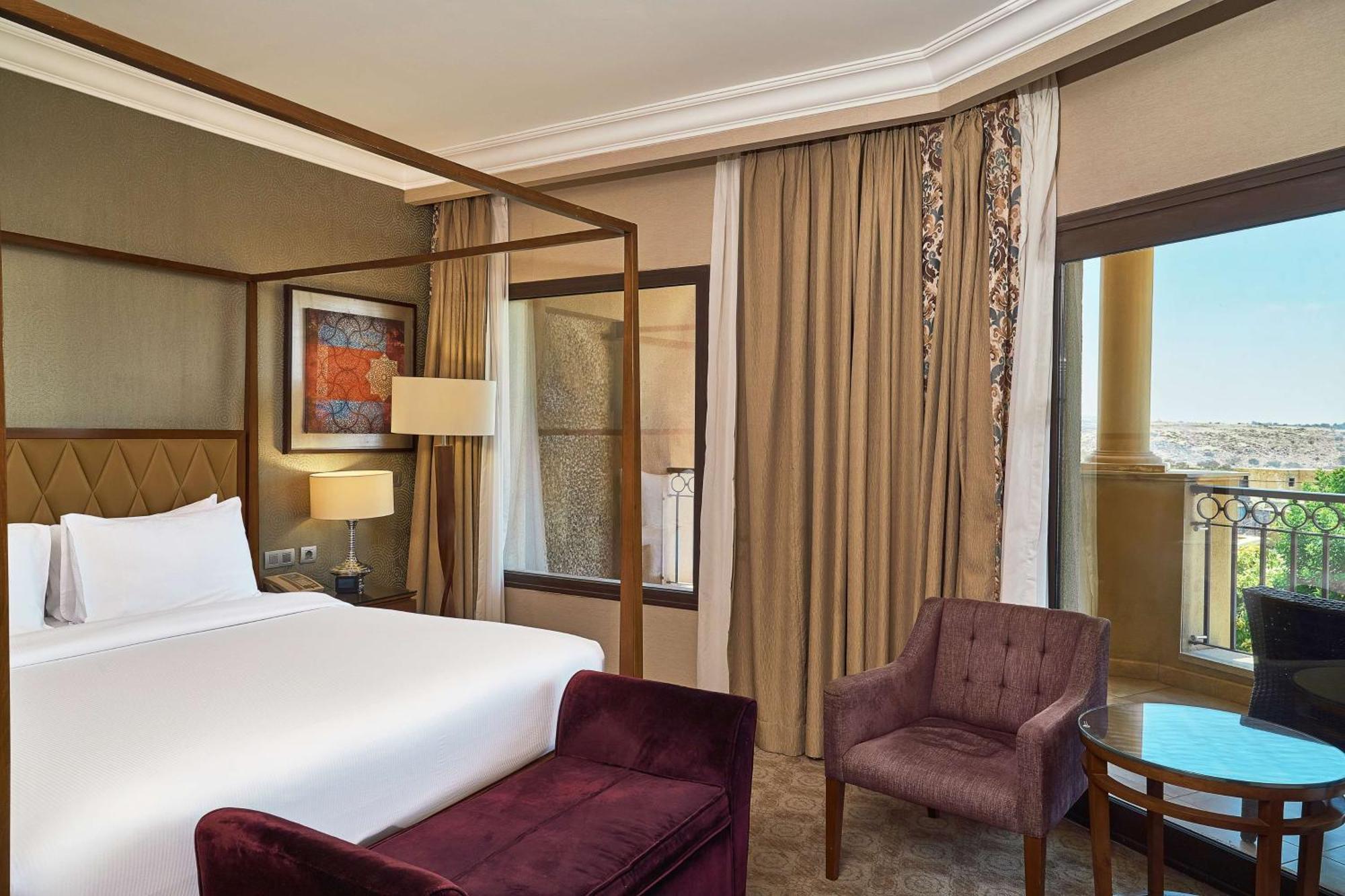Hilton Alexandria King'S Ranch Hotel King Mariout Exterior photo A room at the hotel