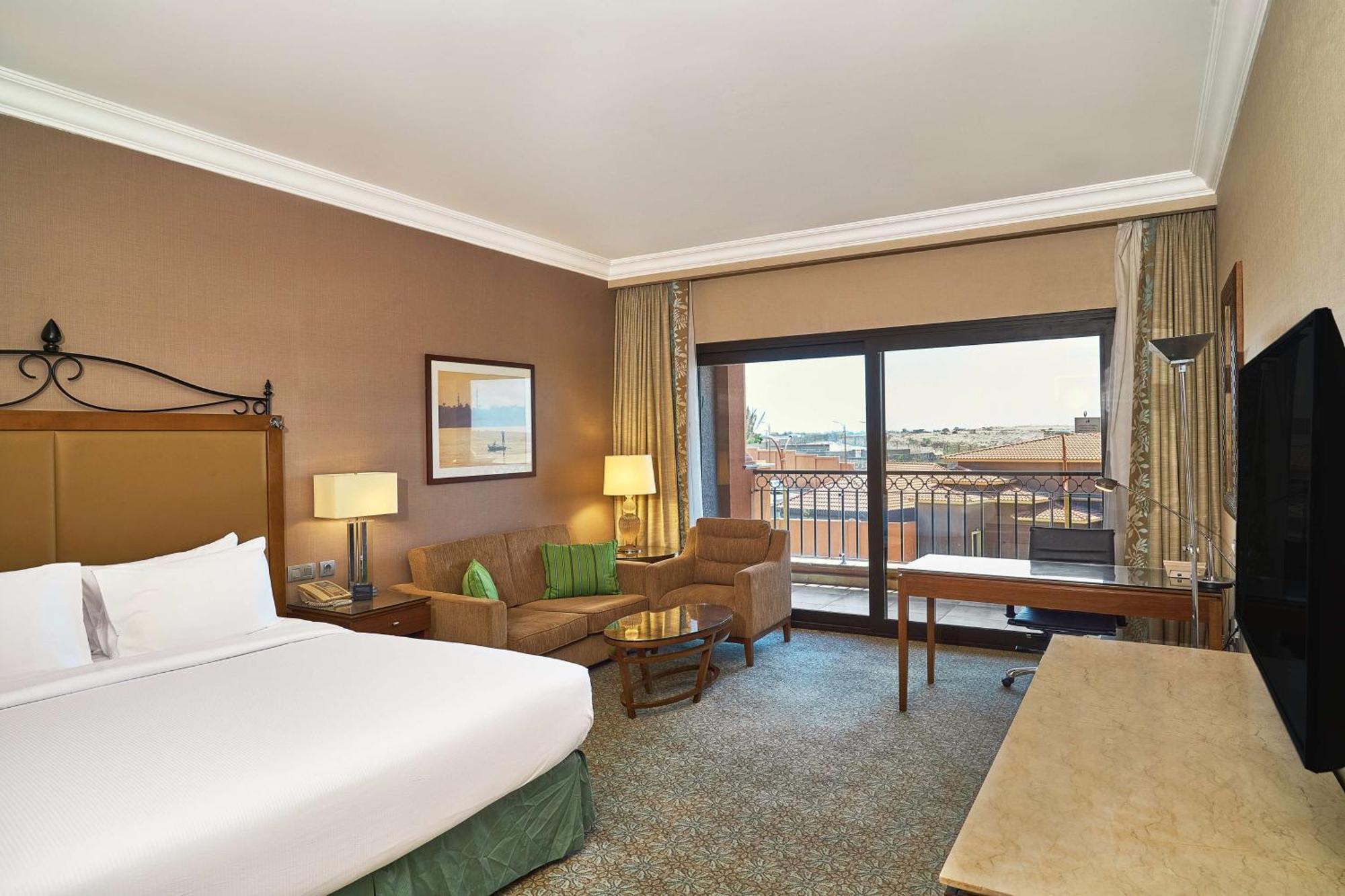 Hilton Alexandria King'S Ranch Hotel King Mariout Exterior photo A guest room at the Hilton Tel Aviv